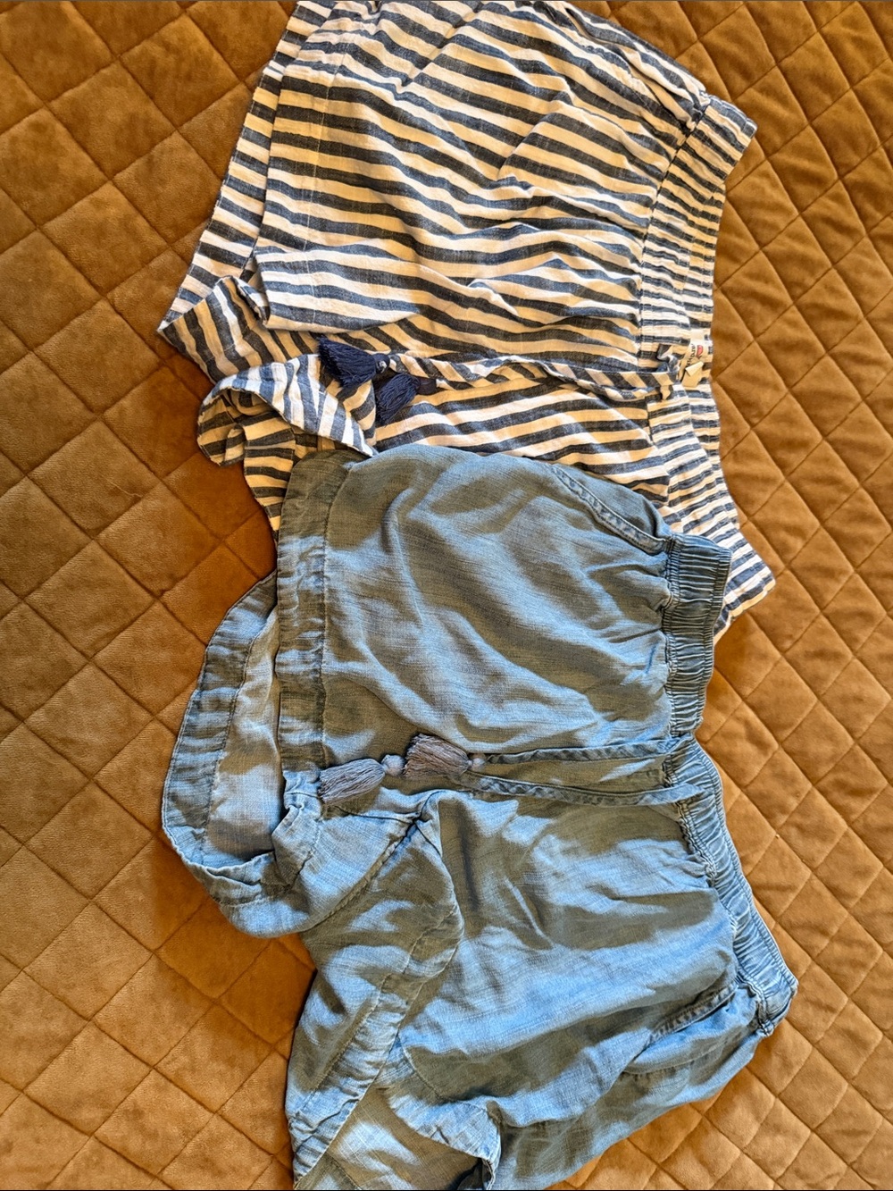 Women’s Vineyard Vines shorts Navy Striped & Chambray Shorts